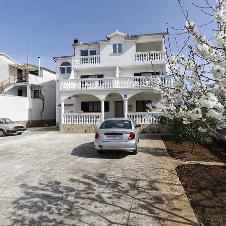 Apartments Mime Pirovac Luaran gambar