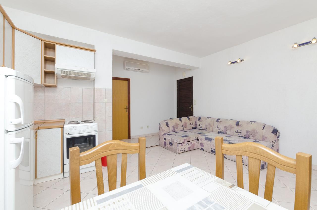 Apartments Mime Pirovac Luaran gambar