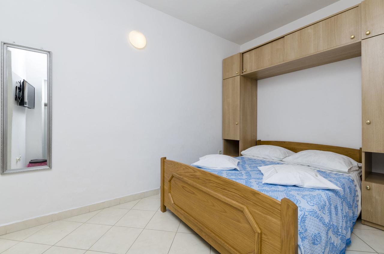Apartments Mime Pirovac Luaran gambar