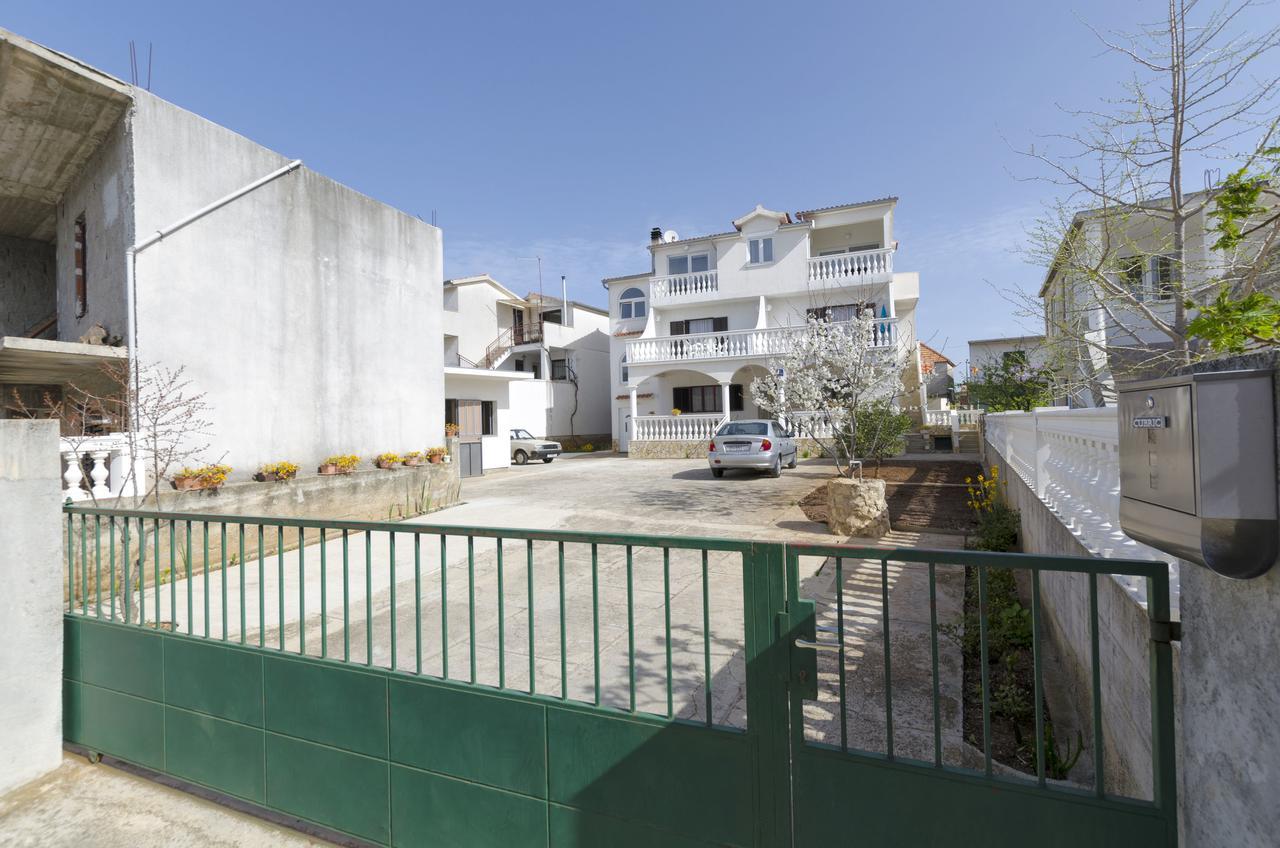 Apartments Mime Pirovac Luaran gambar