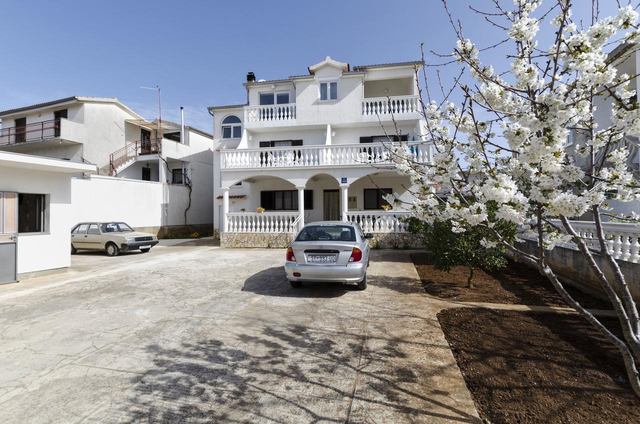 Apartments Mime Pirovac Luaran gambar
