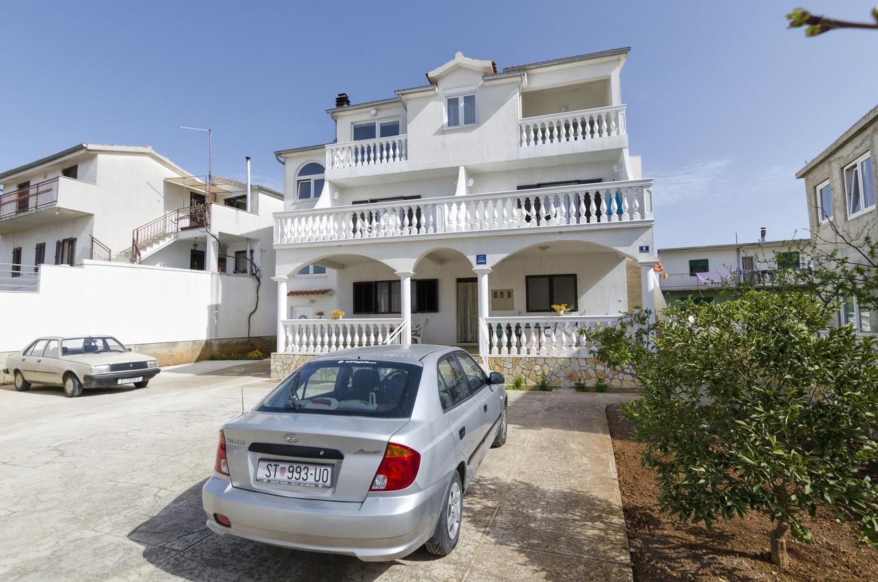 Apartments Mime Pirovac Luaran gambar