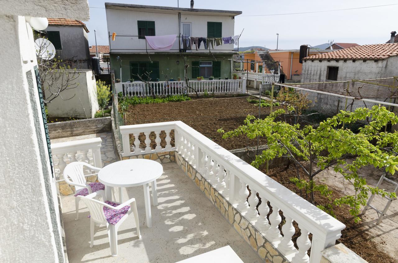 Apartments Mime Pirovac Luaran gambar
